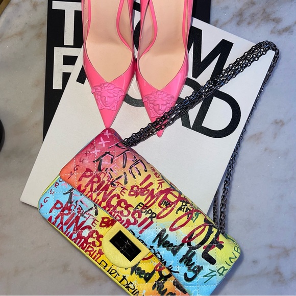 New "Flaunt It" - Multicolored Graffiti Handbag - Picture 6 of 17